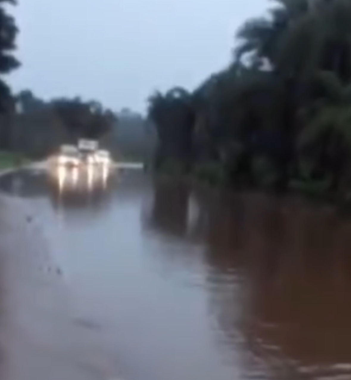 BR-135 entre Colinas e Paraibano quase intransitável após enchente