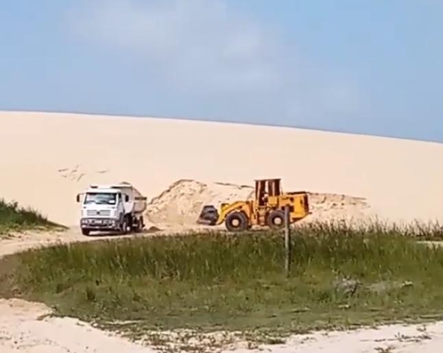 Prefeitura de Tutóia é acusada de cometer crime ambiental ao retirar areia de dunas para construção