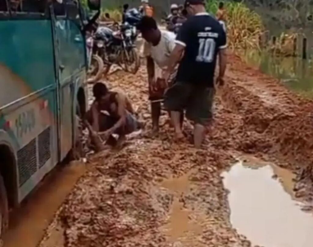 Estrada vicinal que teria custado R$ 1 milhão em Barra do Corda, sofre com atoleiro