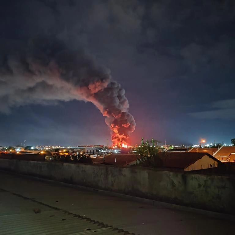 Incêndio de grandes proporções atinge depósito em Imperatriz