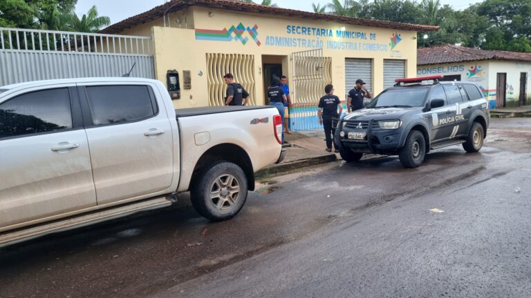 Polícia Civil cumpre mandados de busca e apreensão na casa do prefeito de Cândido Mendes