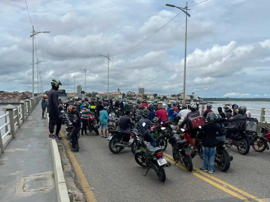 Motoristas e motociclistas de app de São Luís fazem manifestação contra a regulamentação da categoria