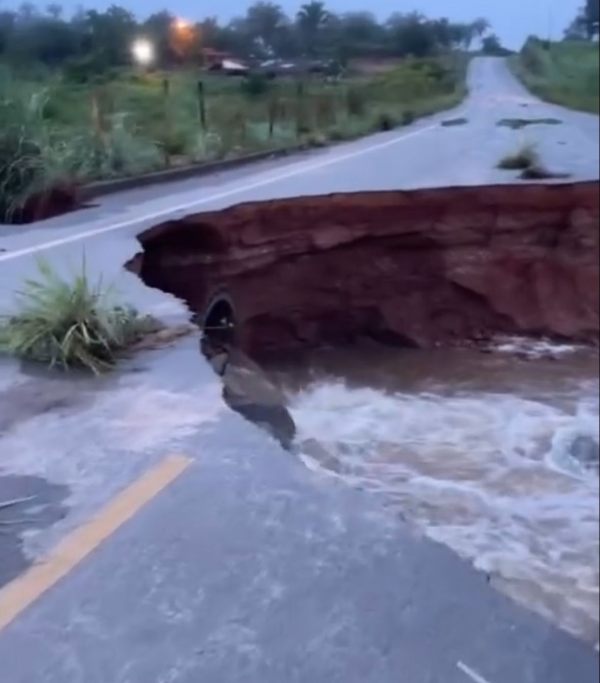 Cratera se abre na MA-119 entre Altamira e Santa Luzia no Maranhão