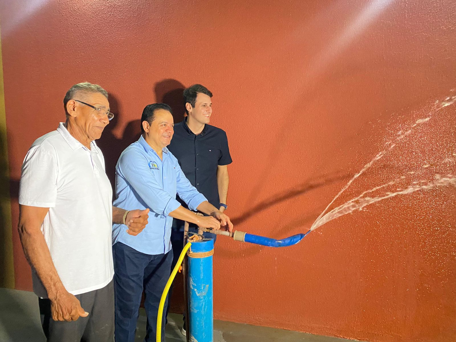 Prefeito Rigo Teles inaugura escola e sistema de abastecimento de água no povoado Cajazeira II, em Barra do Corda