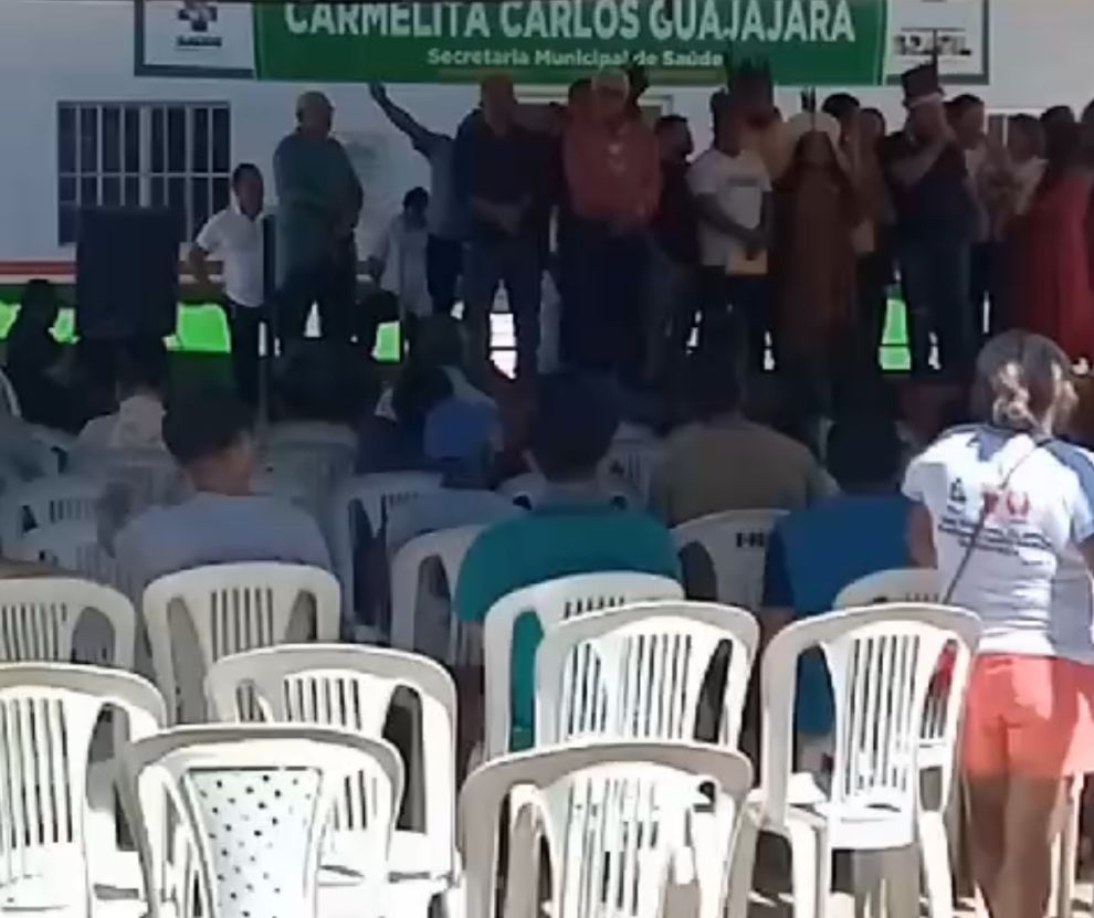 Quase sem público e cadeiras vazias, ministra Sonia Guajajara participa de evento ao lado do prefeito de Grajaú do Maranhão