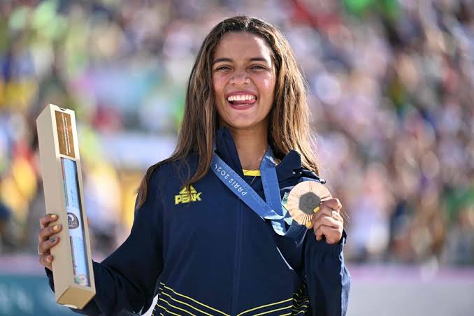 Maranhense Rayssa Leal é medalha de bronze no skate nas Olimpíadas de Paris