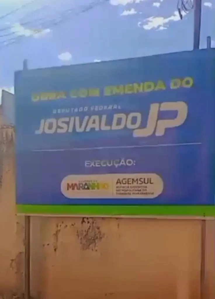 VÍDEO: Homem destrói placa que faz anúncio de obras do deputado federal Josivaldo JP em Imperatriz
