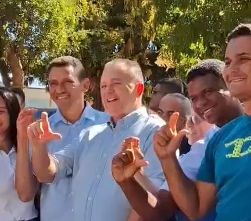 Carlos Brandão faz o “C” de Chicão, pré-candidato a prefeito de Passagem Franca