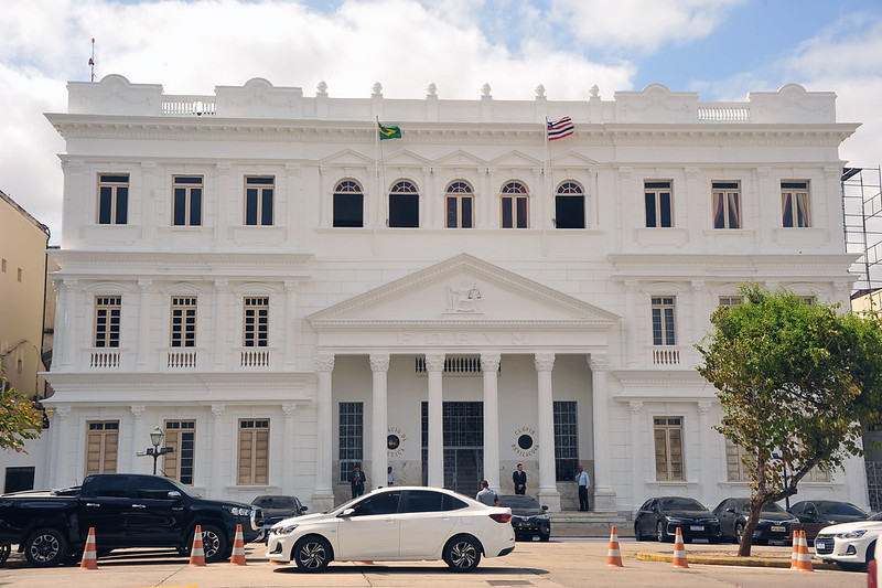 Tribunal de Justiça do Maranhão suspende edital para compra de 50 iPhones no valor de meio milhão para desembargadores