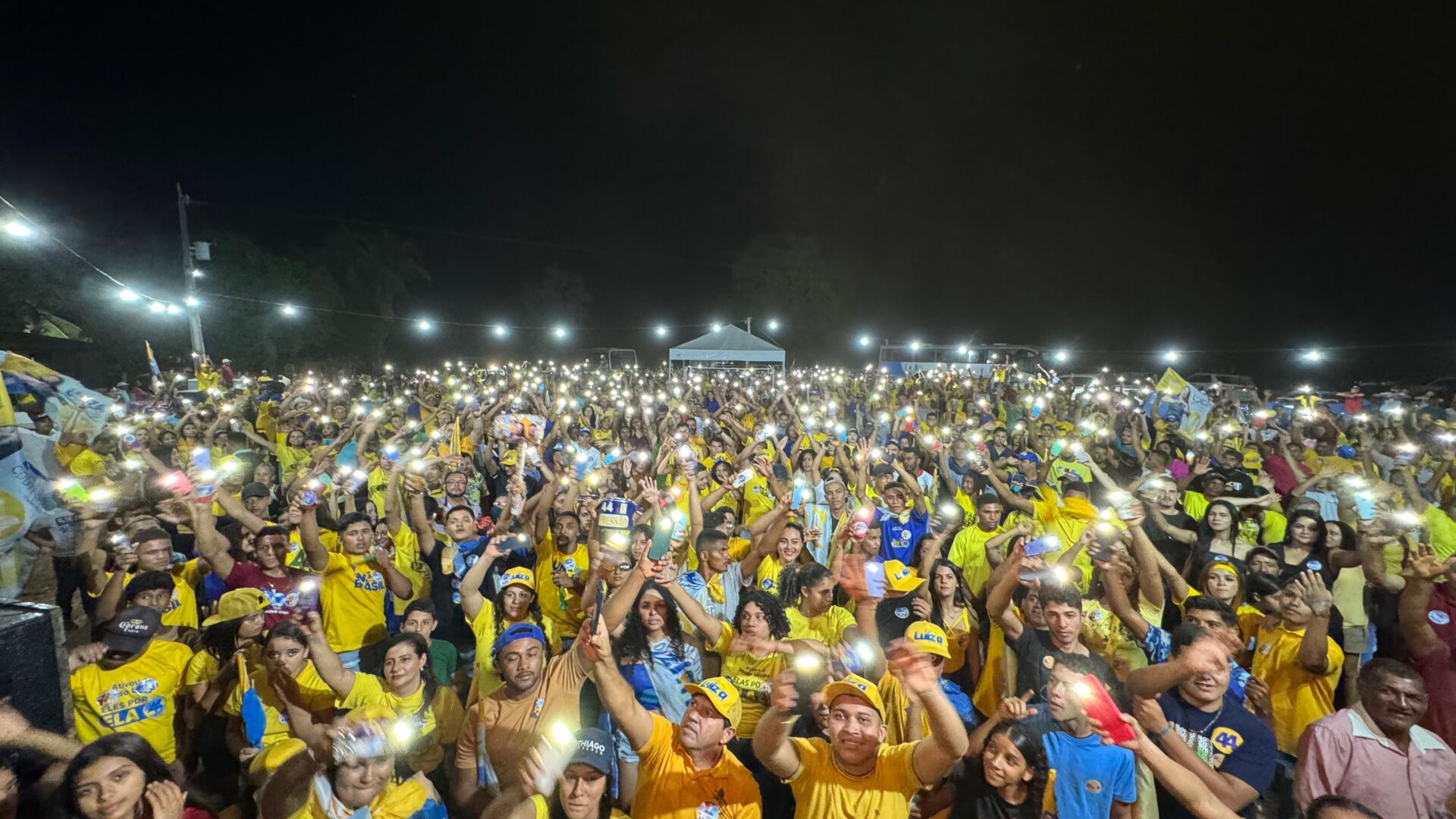 Prefeita Luiza Coutinho arrasta multidão durante reunião em povoado de Feira Nova