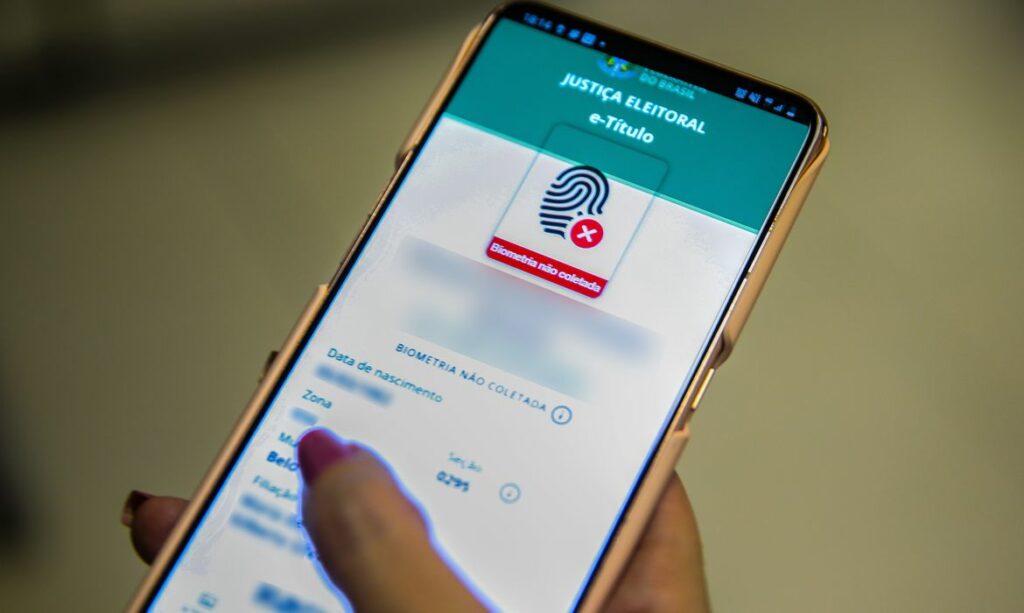A menos de 30 dias do 1º turno, eleitores devem atualizar e-Título