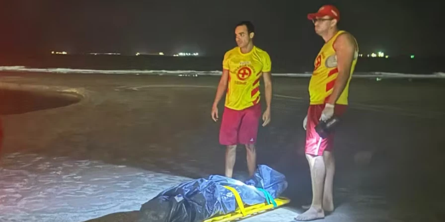 Turista de Brasília morre afogado na Praia do Calhau em São Luís