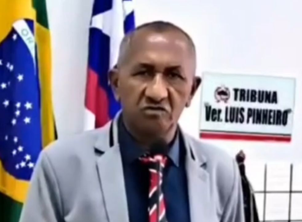 VÍDEO: Vereador do Maranhão diz que não recebe mais beijos da esposa após ficar “banguela”: “Tô numa carência de beijos”