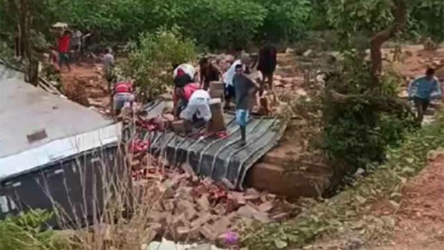 Carreta com café tomba e carga é saqueada em Timon no Maranhão