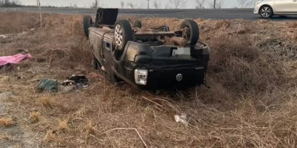 Policial militar morre após carro sair da pista e capotar na BR-135 no Campo de Peris