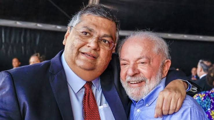 “Presidente, o Flávio Dino é mesmo seu amigo?”, pergunta senador ao presidente Lula